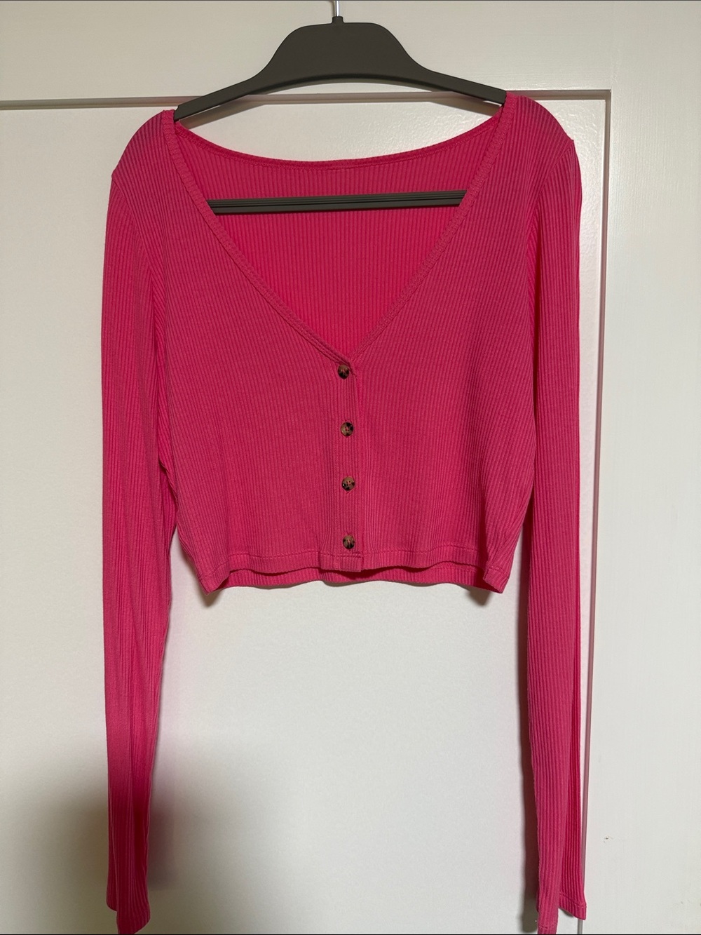 ALO Yoga Women's Pink Ribbed Cropped Button-Front V-Neck Top